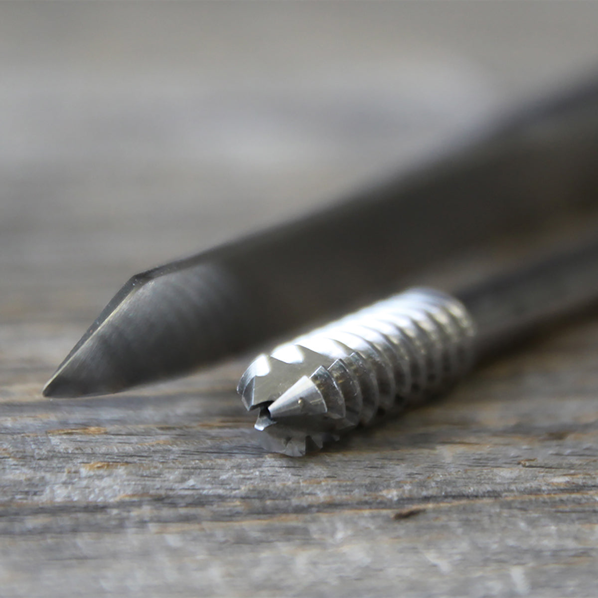 Über sknife / Material / Nachhaltigkeit / Chirurgenstahl / Damast / Schweizer Holz