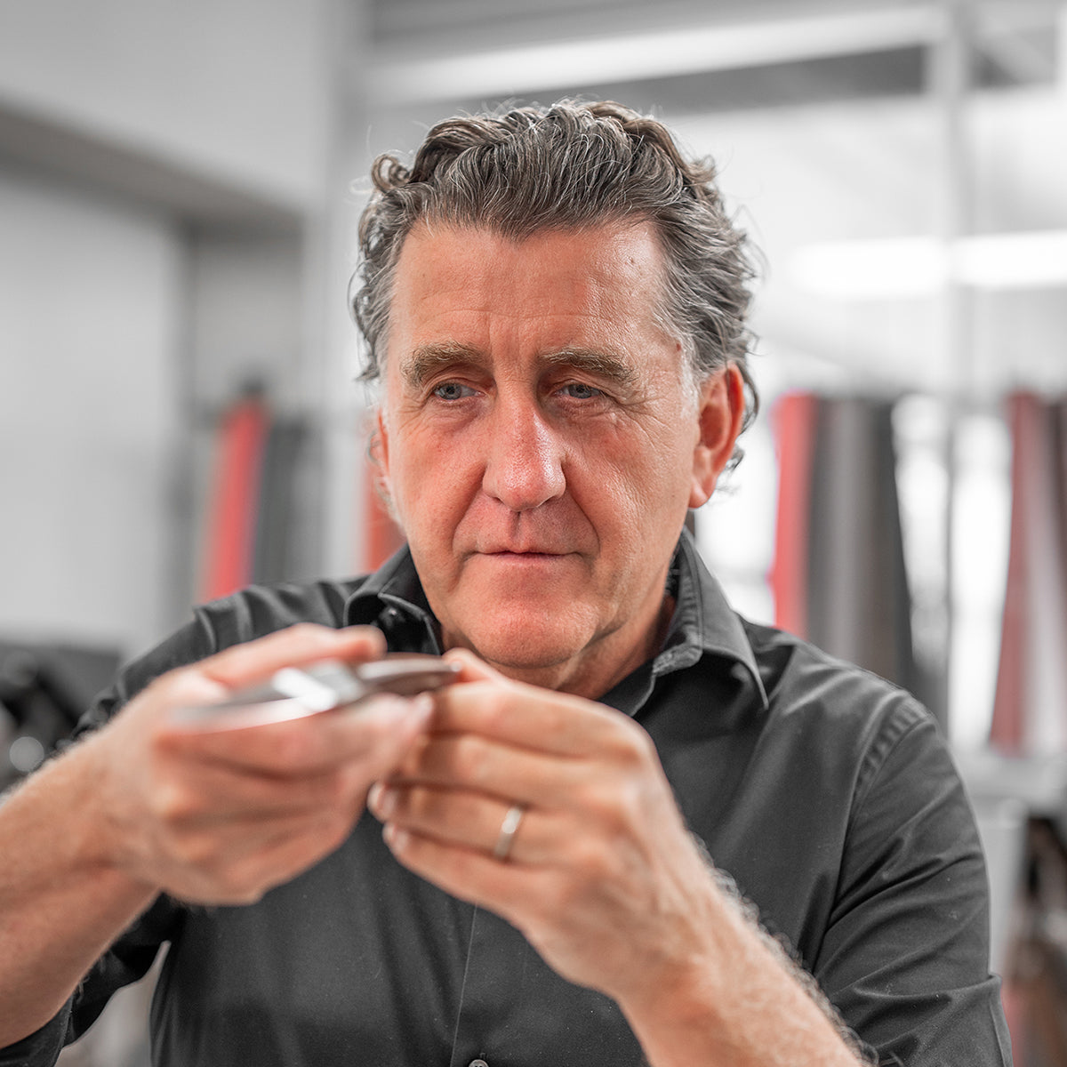 sknife Team / Messermanufaktur / Fertigung / Biel / Michael Bach